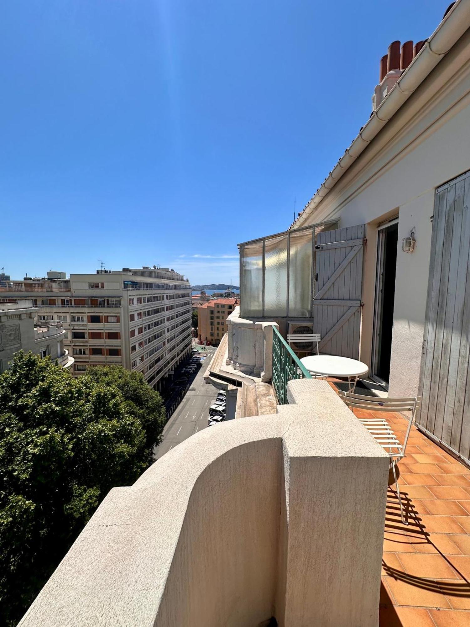 Les Terrasses: Romantic Charm in Central Toulon Apartment Exterior photo